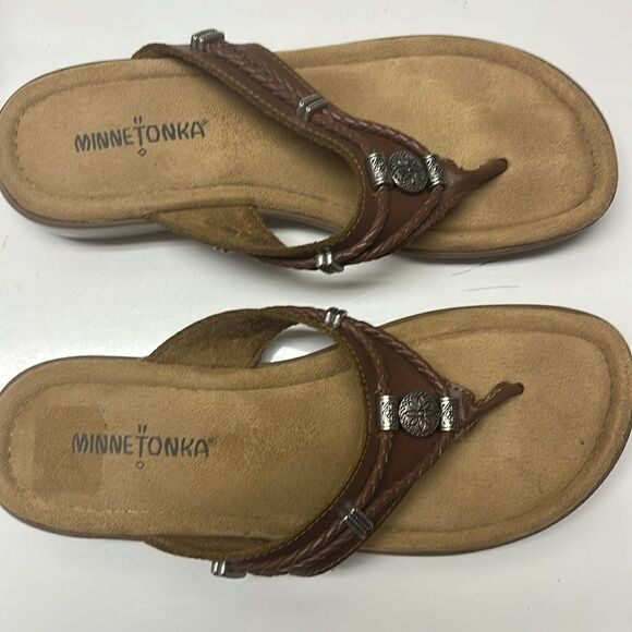 Minnetonka Brown Women’s Silverthorne 360 Thong Memory Foam Leather Sandals-Sz 7 - Picture 4 of 16